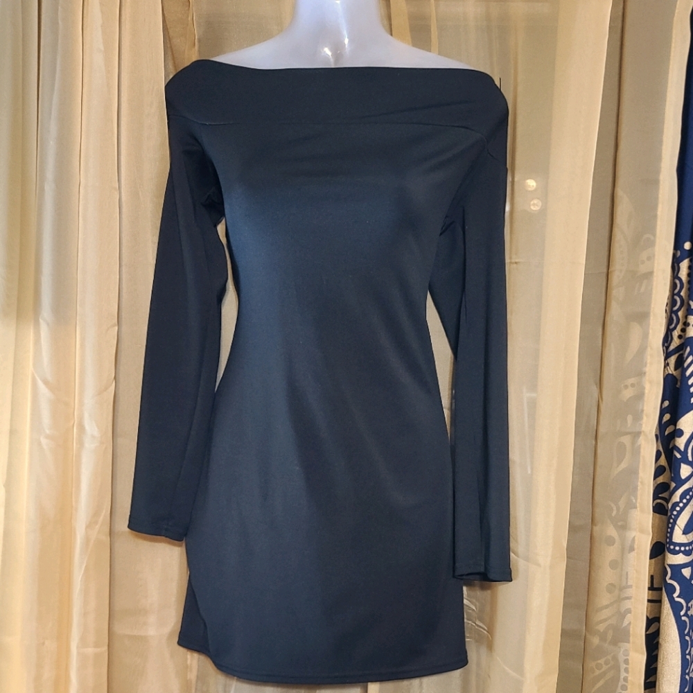Black off shoulder bodycon dress
